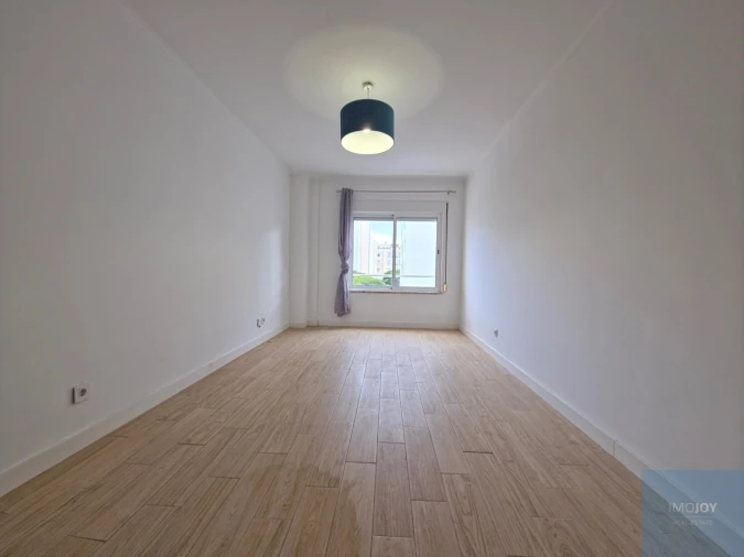 Apartamento T3 para Arrendamento em Carnaxide e Queijas