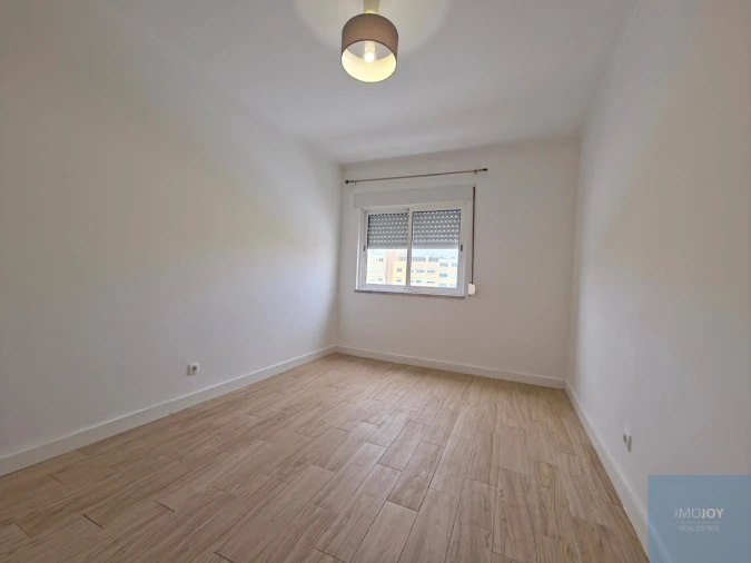 Apartamento T3 para Arrendamento em Carnaxide e Queijas Foto 11