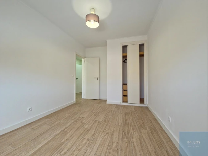 Apartamento T3 para Arrendamento em Carnaxide e Queijas Foto 12