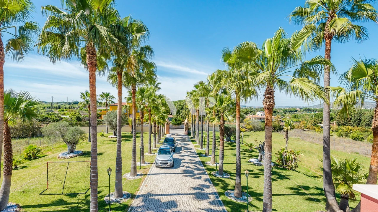 Moradia T5 para Venda em Quarteira Foto 3