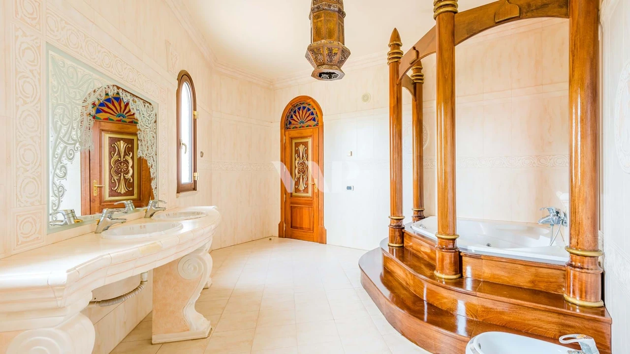 Moradia T5 para Venda em Quarteira Foto 12