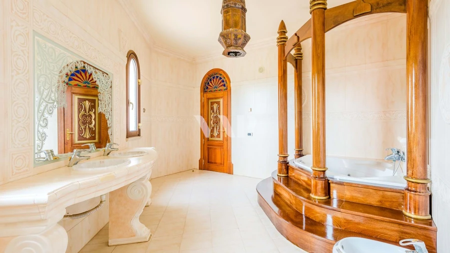 Moradia T5 para Venda em Quarteira Foto 12