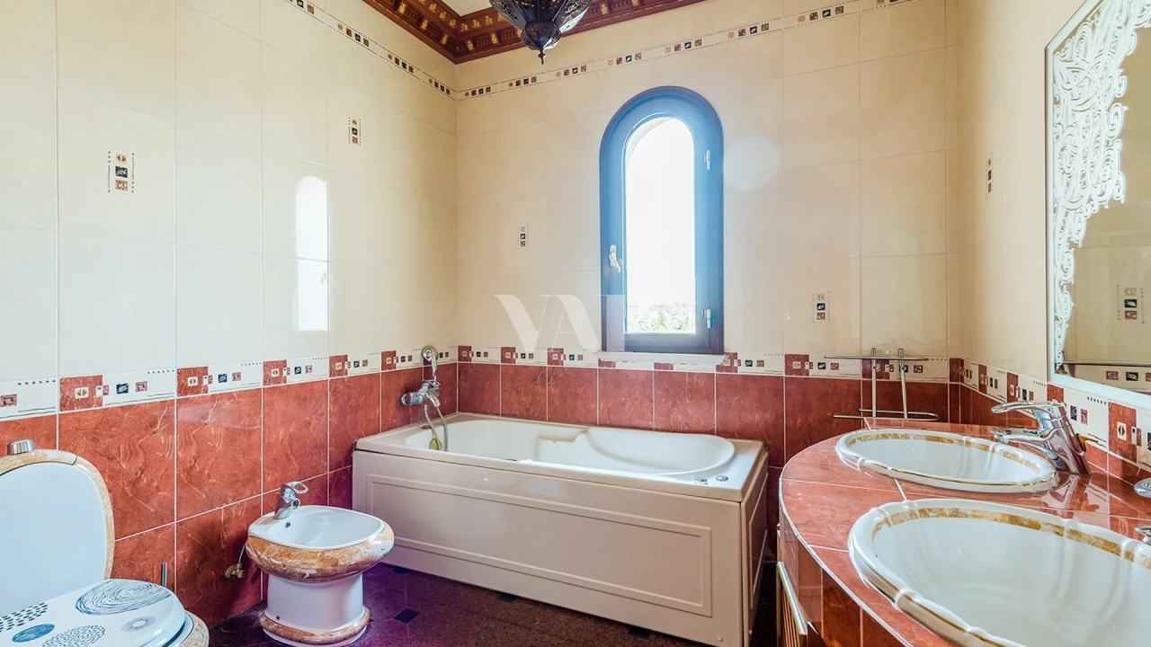 Moradia T5 para Venda em Quarteira Foto 17