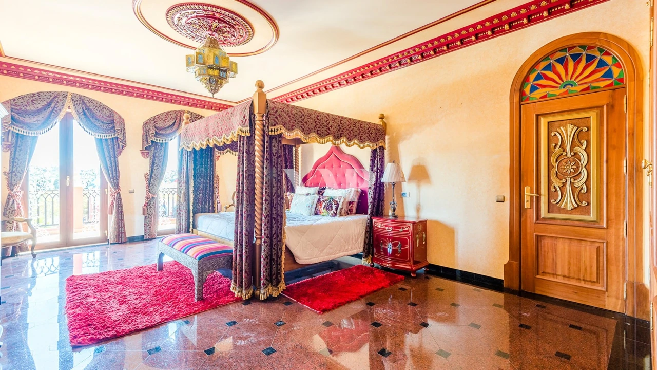 Moradia T5 para Venda em Quarteira Foto 10