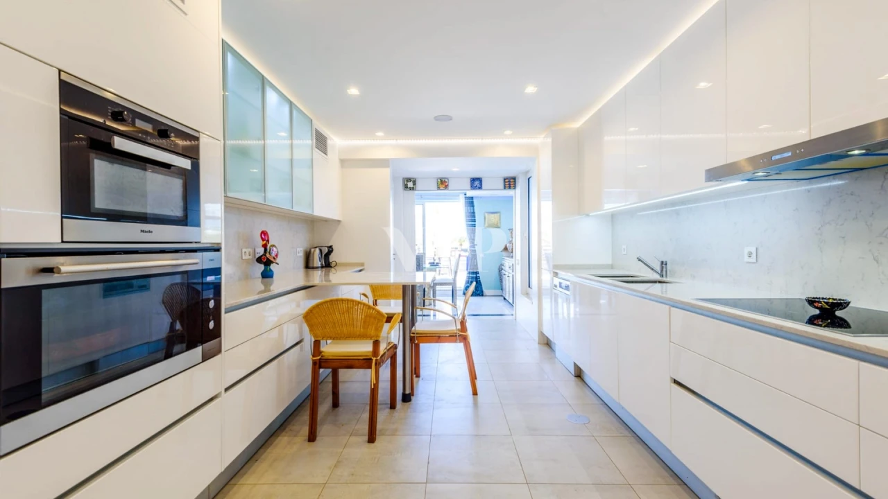 Apartamento T4 para Venda em Quarteira Foto 3