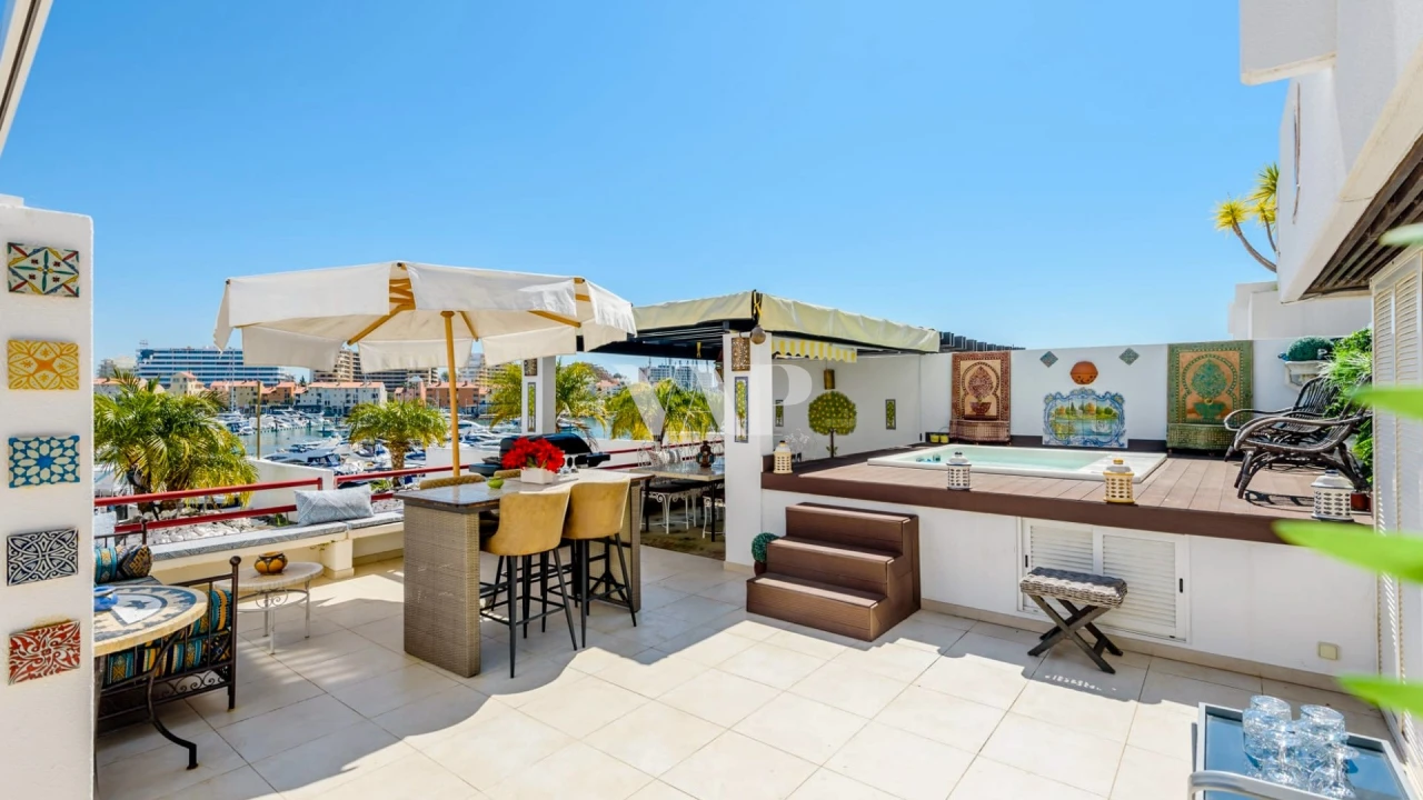 Apartamento T4 para Venda em Quarteira Foto 16