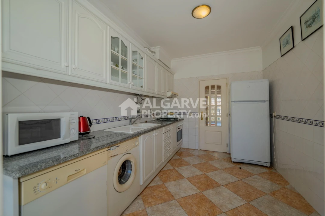 Apartamento T3 para Venda em Quarteira Foto 8