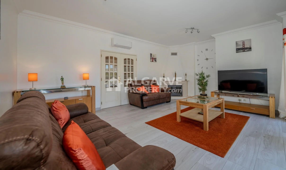 Apartamento T3 para Venda em Quarteira Foto 6