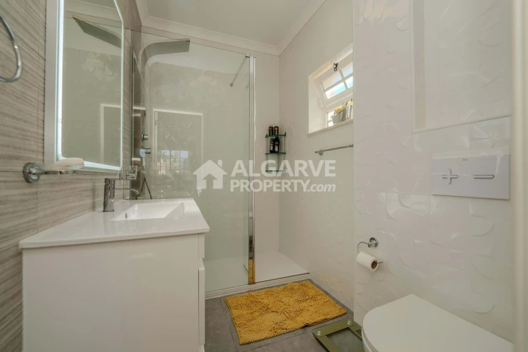 Apartamento T3 para Venda em Quarteira Foto 17