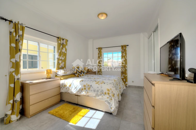 Apartamento T3 para Venda em Quarteira Foto 4