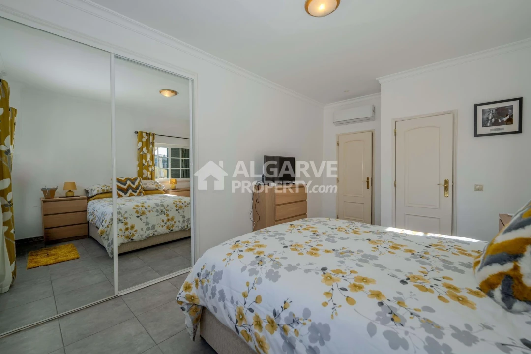 Apartamento T3 para Venda em Quarteira Foto 13