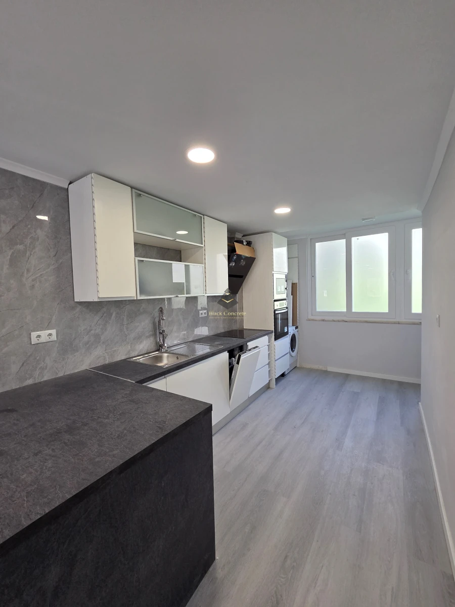 Apartamento T2 para Venda em Benfica Foto 4