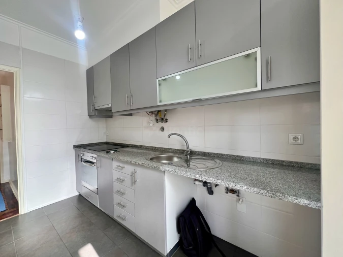 Apartamento T2 para Arrendamento em São Domingos de Benfica Foto 8