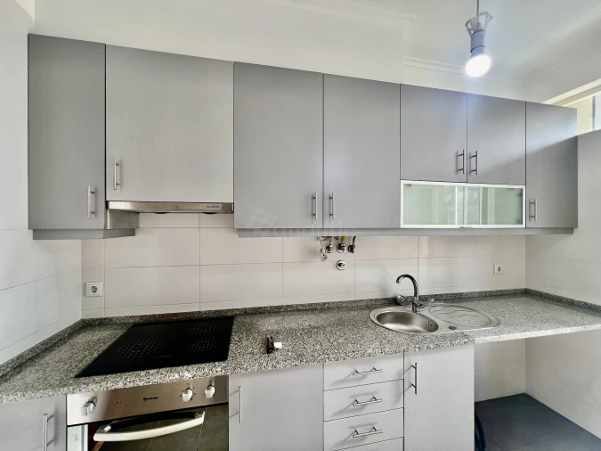 Apartamento T2 para Arrendamento em São Domingos de Benfica Foto 2