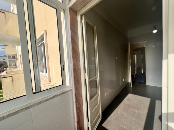 Apartamento T2 para Arrendamento em São Domingos de Benfica Foto 4