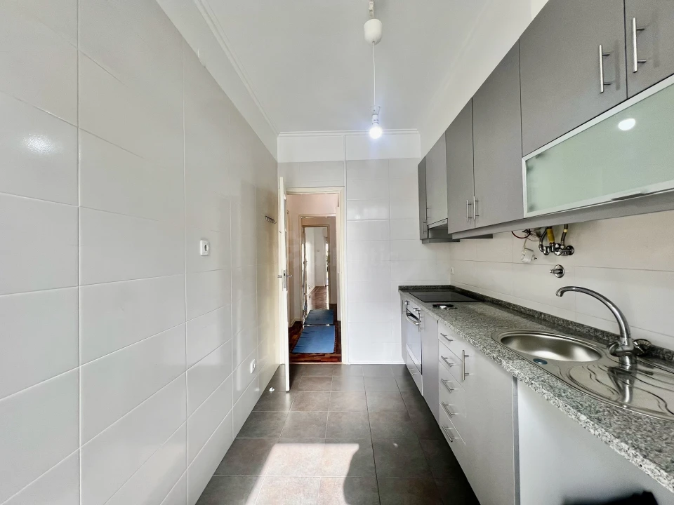 Apartamento T2 para Arrendamento em São Domingos de Benfica Foto 7