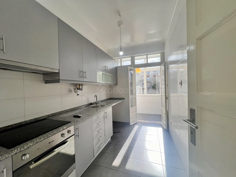 Apartamento T2 para Arrendamento em São Domingos de Benfica Foto 3