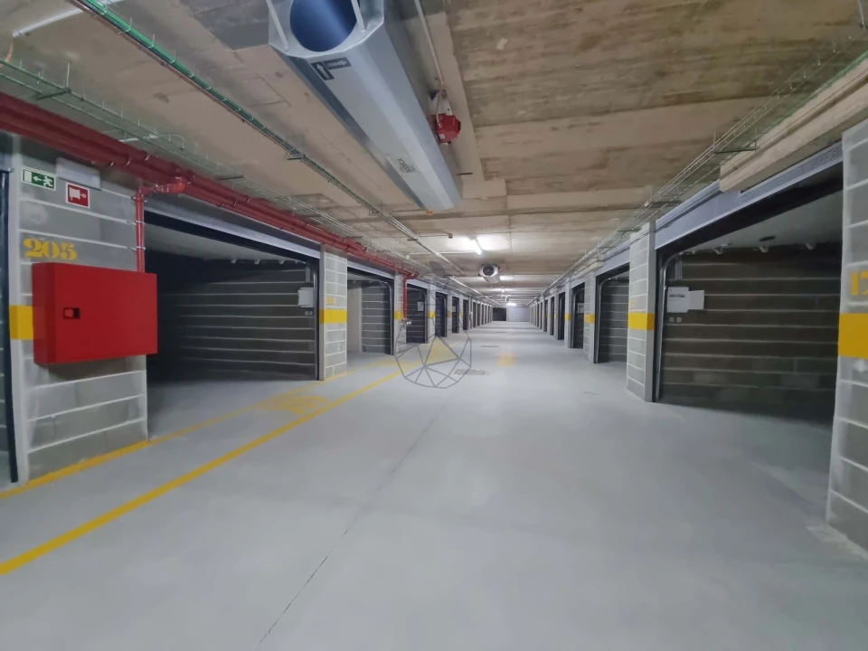 Garagem para Arrendamento em Portimão Foto 6