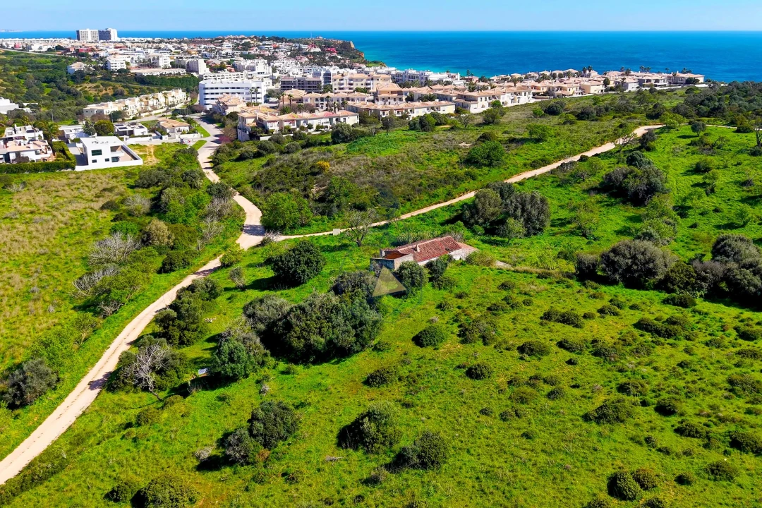 Terreno para Venda em Lagos (São Sebastião e Santa Maria) Foto 1