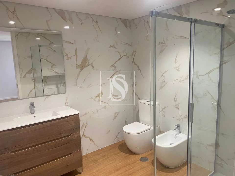 Apartamento T3 para Venda em Arcozelo Foto 14