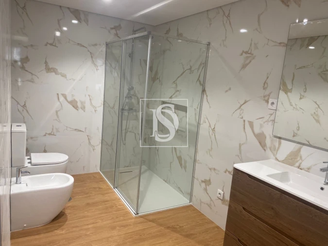 Apartamento T3 para Venda em Arcozelo Foto 11