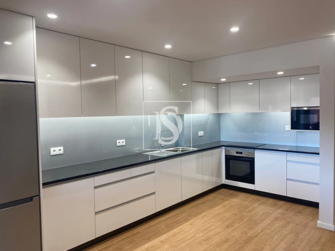 Apartamento T3 para Venda em Arcozelo Foto 3