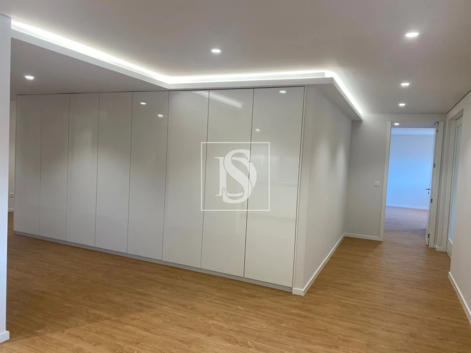 Apartamento T3 para Venda em Arcozelo Foto 19