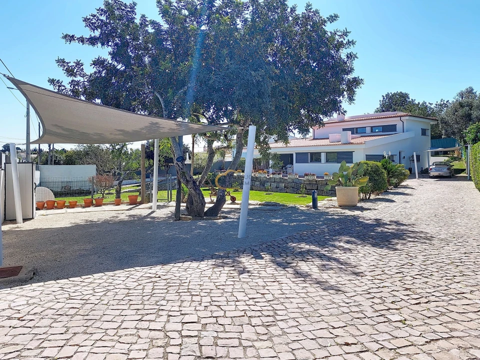 Moradia T4 para Venda em Guia Foto 28