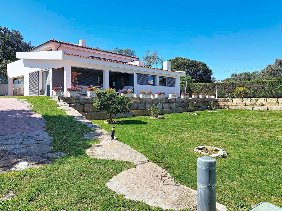 Moradia T4 para Venda em Guia Foto 2