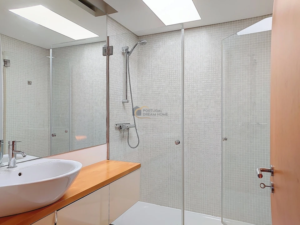 Moradia T4 para Venda em Guia Foto 23