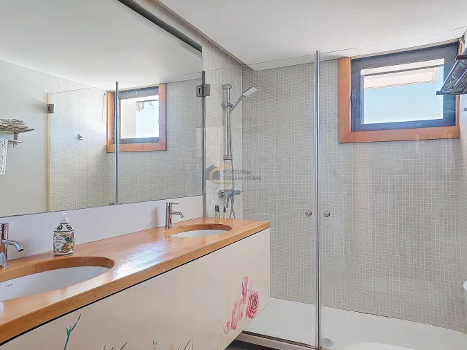 Moradia T4 para Venda em Guia Foto 26