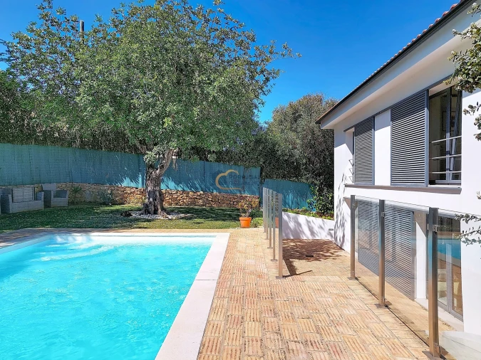 Moradia T4 para Venda em Guia Foto 4