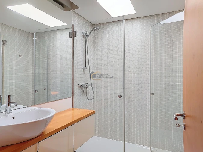 Moradia T4 para Venda em Guia Foto 23