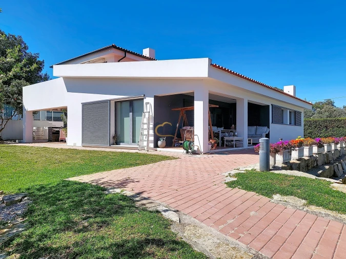 Moradia T4 para Venda em Guia Foto 3