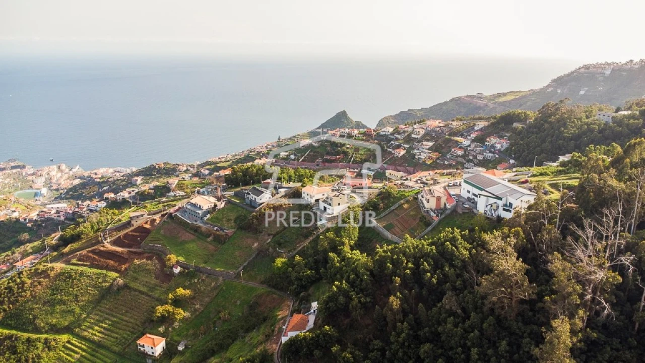 Terreno para Venda em Estreito de Camara de Lobos Foto 2