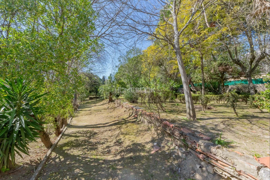 Moradia T8 para Venda em Penha de França Foto 24