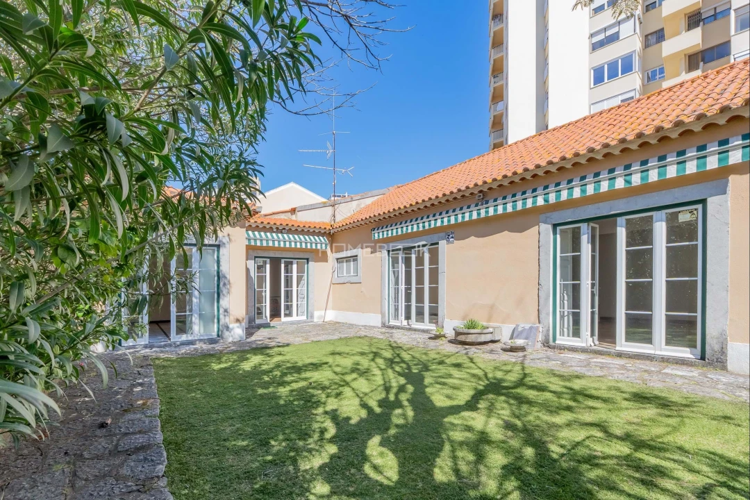 Moradia T8 para Venda em Penha de França Foto 21