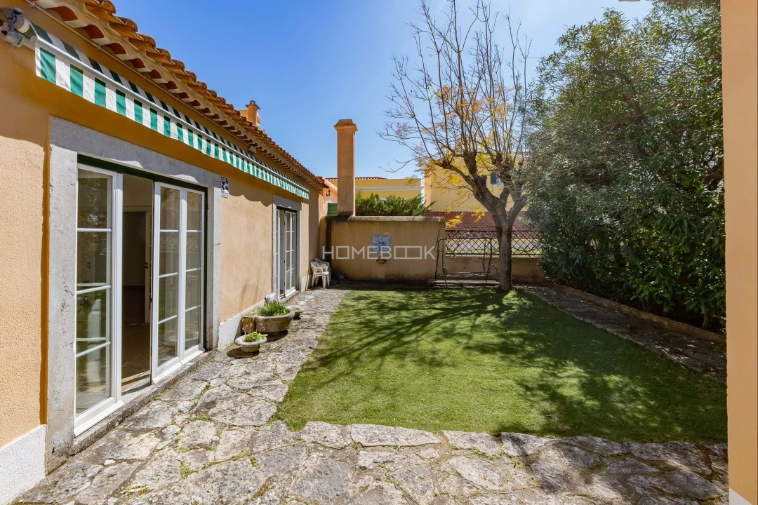 Moradia T8 para Venda em Penha de França Foto 1