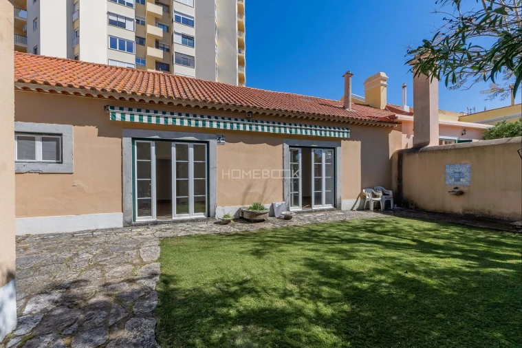 Moradia T8 para Venda em Penha de França Foto 19