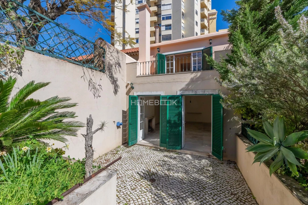 Moradia T8 para Venda em Penha de França Foto 25