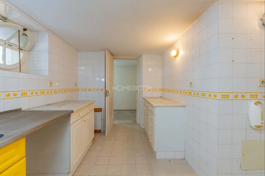 Moradia T8 para Venda em Penha de França Foto 46