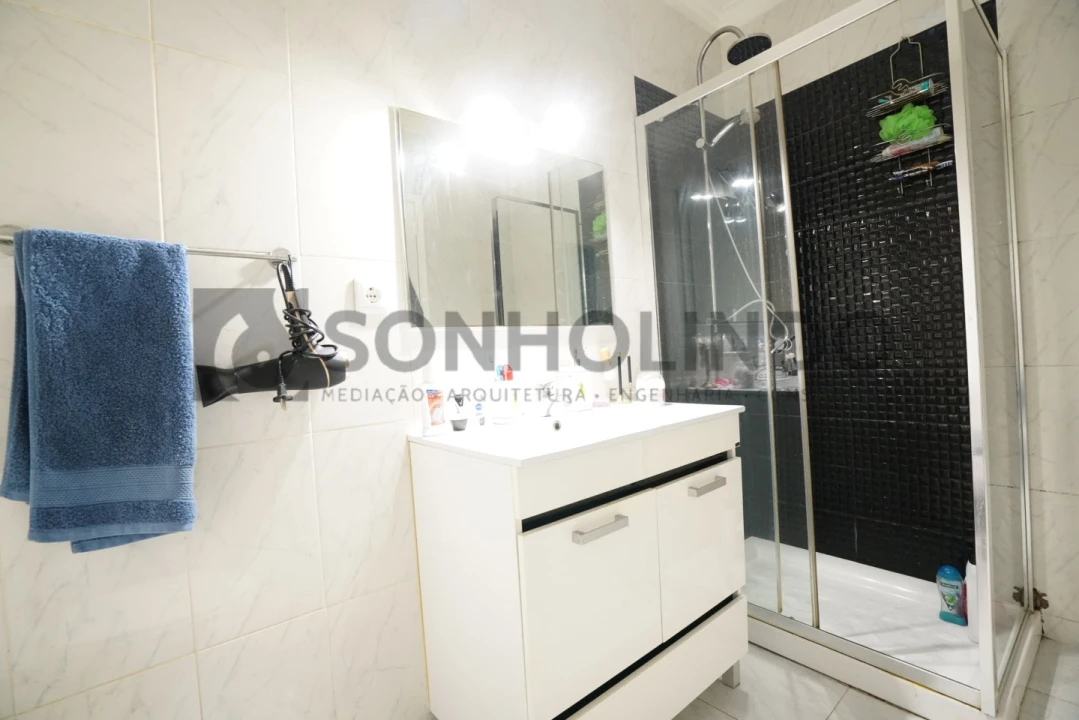 Apartamento T2 para Venda em Cidade da Maia Foto 8