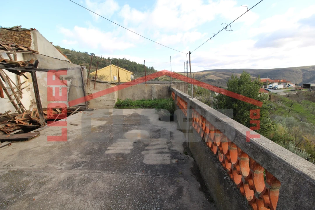 Moradia T2 para Venda em Açoreira Foto 9