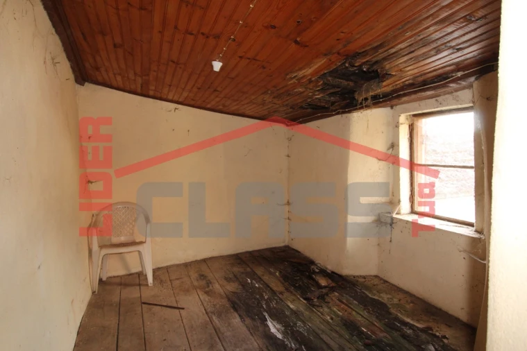 Moradia T2 para Venda em Açoreira Foto 3