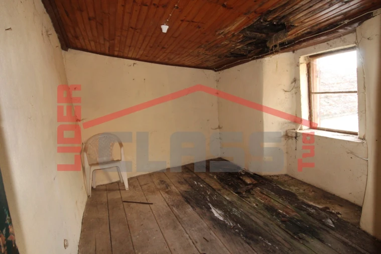 Moradia T2 para Venda em Açoreira Foto 4