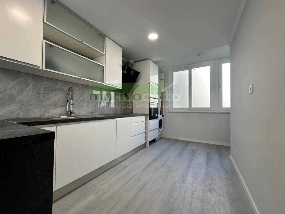 Apartamento T2 para Venda em Benfica Foto 1