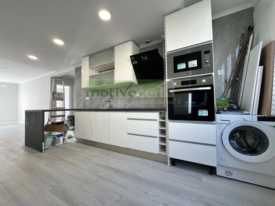 Apartamento T2 para Venda em Benfica Foto 2