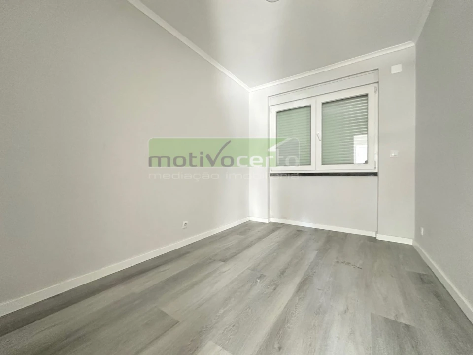 Apartamento T2 para Venda em Benfica Foto 8