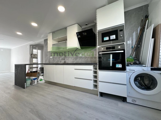 Apartamento T2 para Venda em Benfica Foto 2