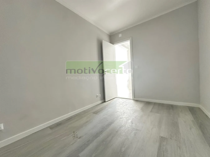Apartamento T2 para Venda em Benfica Foto 9